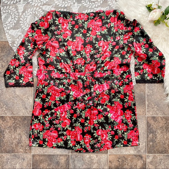 Y2K black and red flower print satin robe - Picture 3 of 4